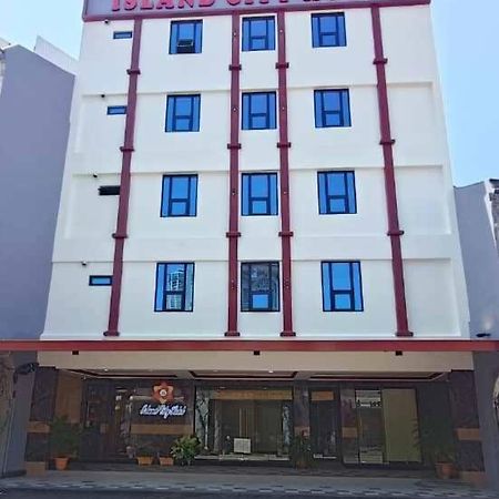 Capital O 90897 Island City Hotel George Town Exterior photo