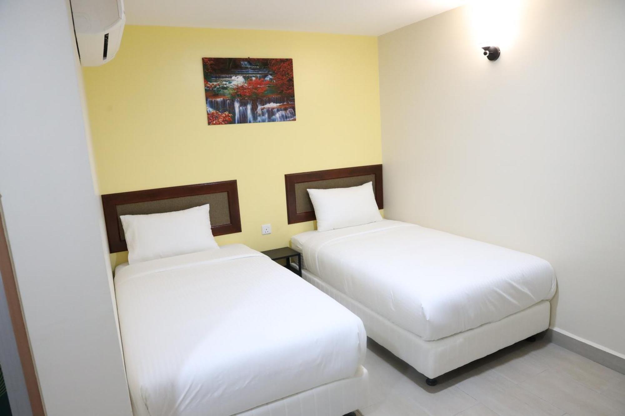 Capital O 90897 Island City Hotel George Town Exterior photo
