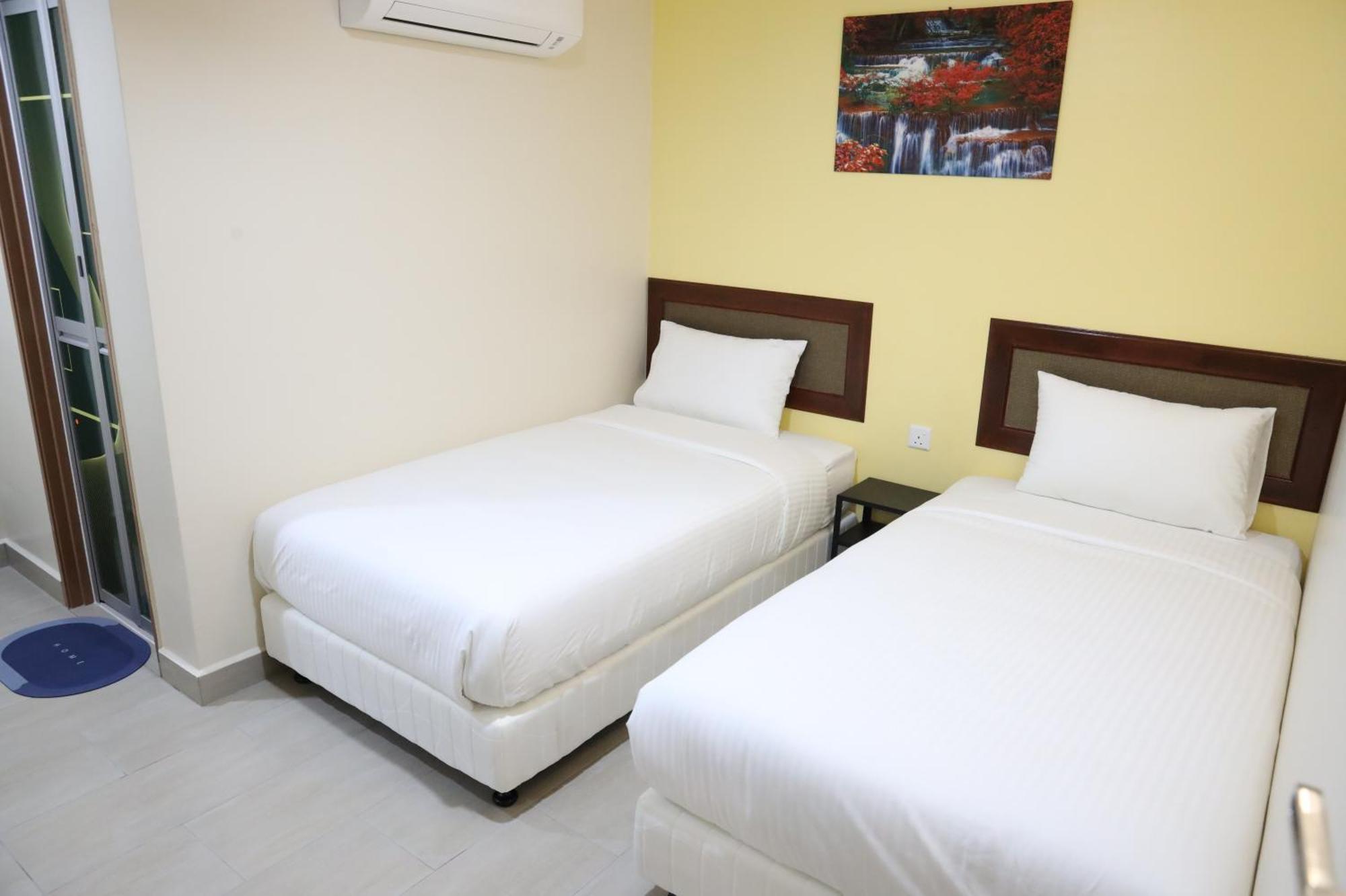 Capital O 90897 Island City Hotel George Town Exterior photo