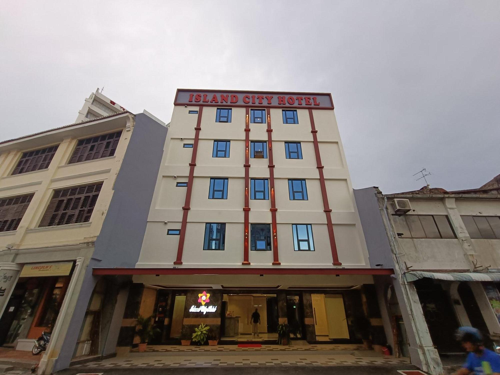 Capital O 90897 Island City Hotel George Town Exterior photo