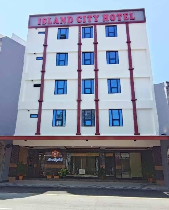 Capital O 90897 Island City Hotel George Town Exterior photo